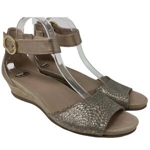 EUC Earth Hera Gold Champagne Gladiator Leather Open Toe Sandals Size 10W